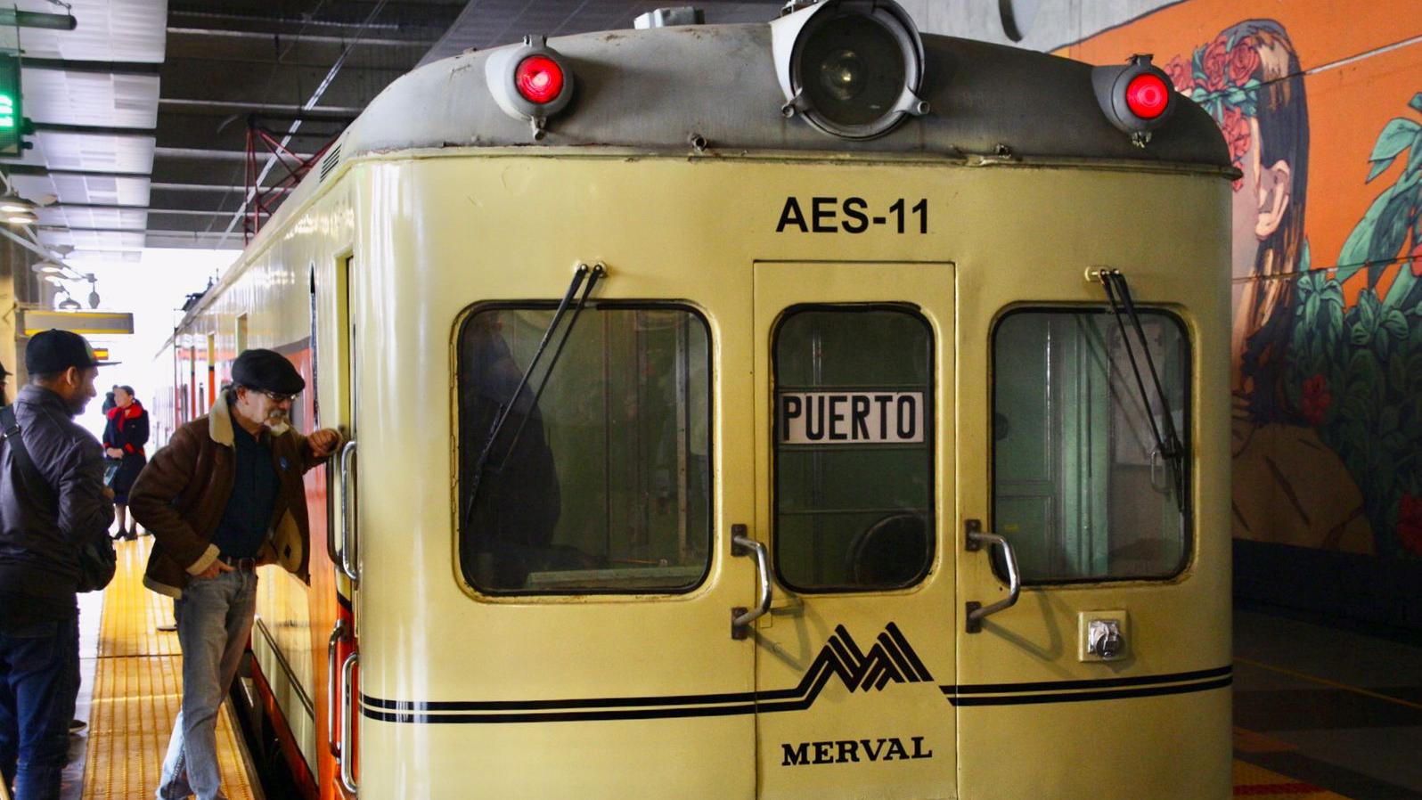 Tren AES-11 restaurado.