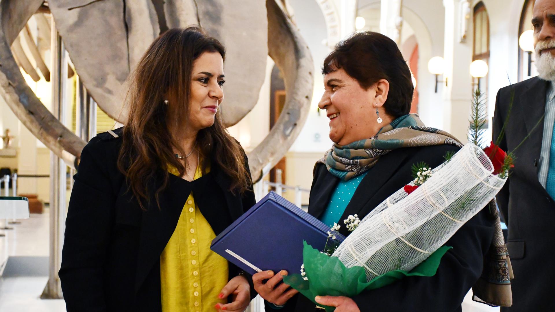 Nélida Pozo, Directora del Servicio Nacional del Patrimonio Cultural y María Elena Muñoz, jubilada del MNHN.