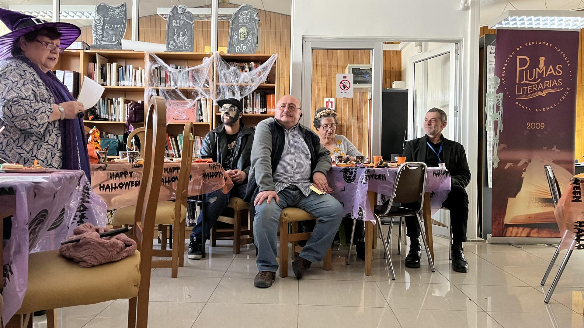 Con encuentro en Biblioteca Pública 47 de Punta Arenas agrupación Plumas Literarias celebró Halloween
