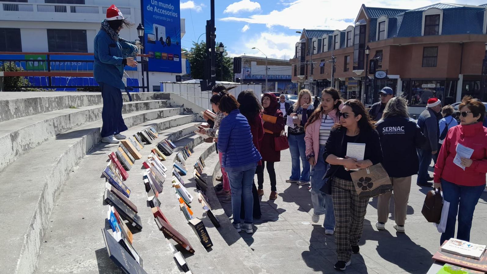 Positiva acogida tuvo actividad "Navidad entre libros" organizada por el Serpat