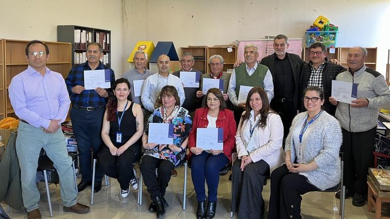 Adultos mayores pensionados de Capredena recibieron alfabetización digital en Biblioteca Pública 47 de Punta Arenas 
