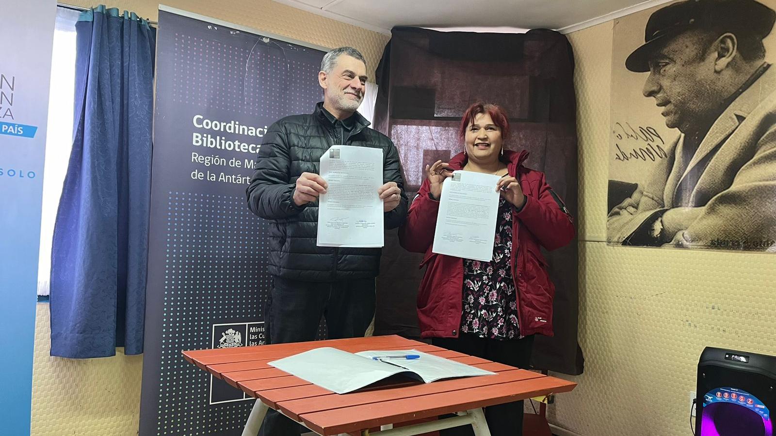 Serpat entregó nuevo Punto de Lectura en el marco de Taller de Truco organizado con Servicio País