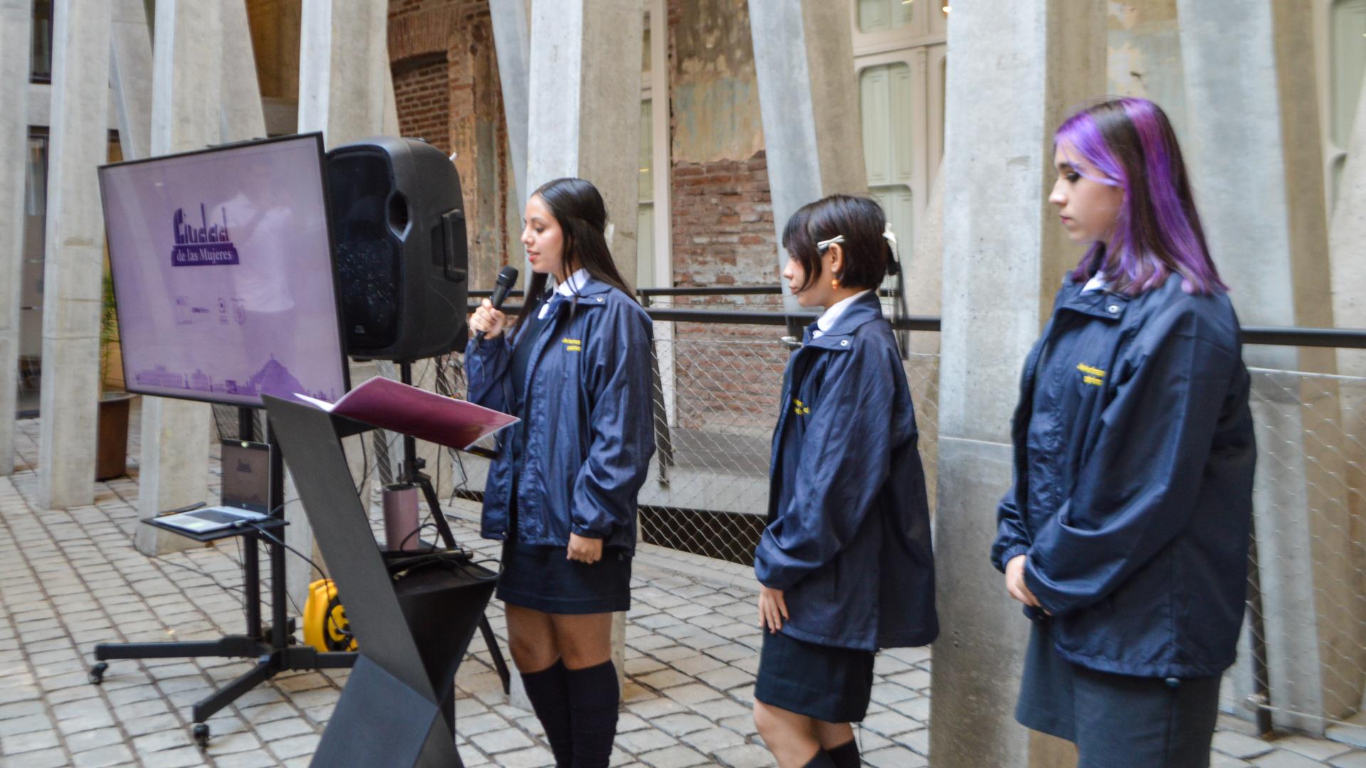 Estudiantes del Taller de Patrimonio del Liceo Carmela Carvajal