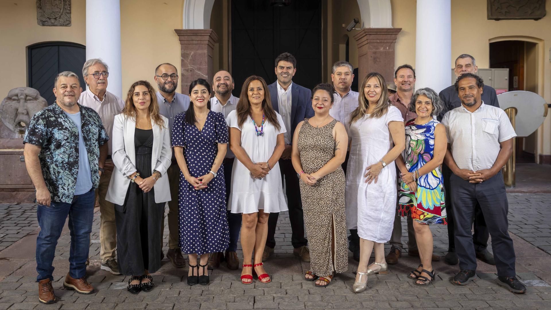 Directora nacional Serpat junto a directoras y directores regionales en encuentro realizado en el Museo Histórico Nacional