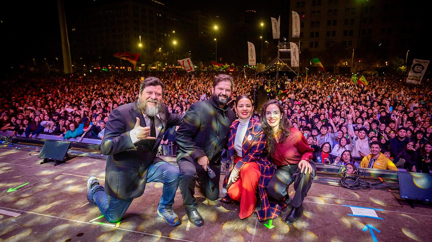 Presidente de la República, ministra de las culturas , subsecretaria del Patrimonio Cultural y animador en Festival de los Patrimonios