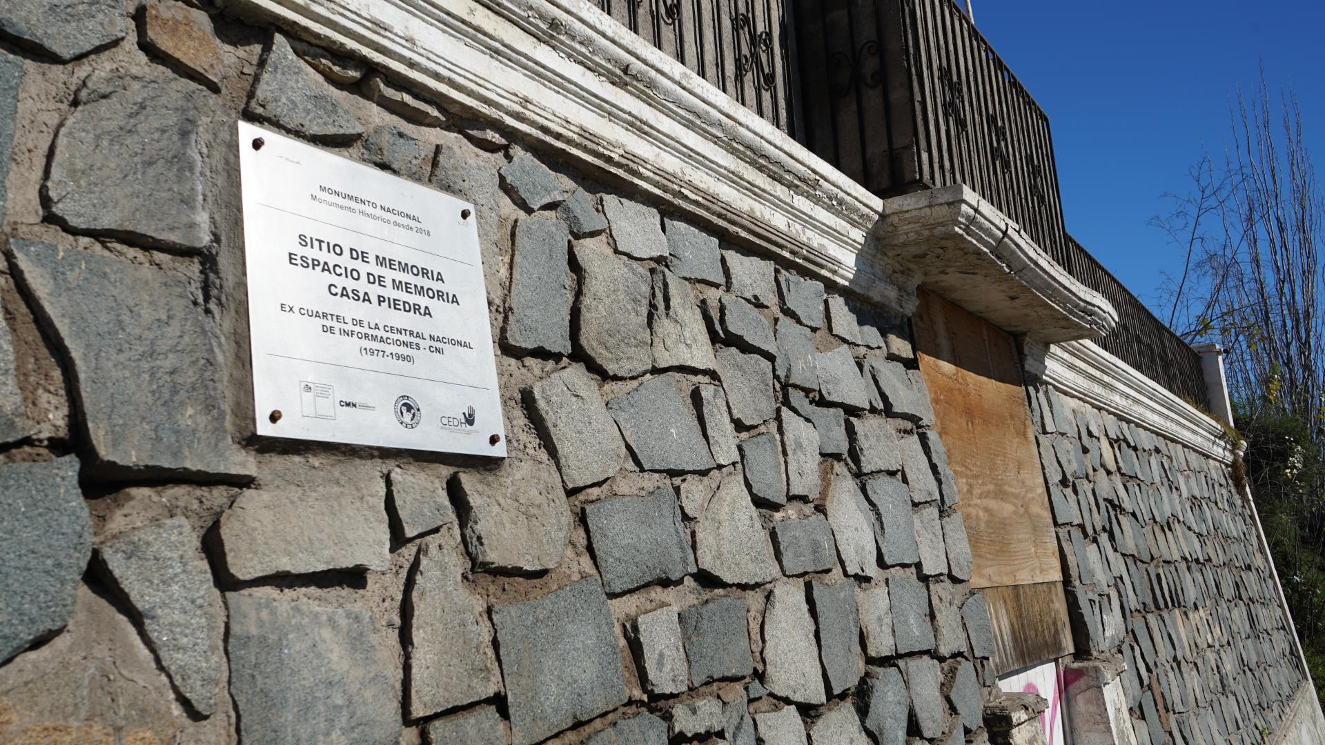 Muro que da el nombre al Sitio de Memoria Casa de Piedra en la comuna de La Serena