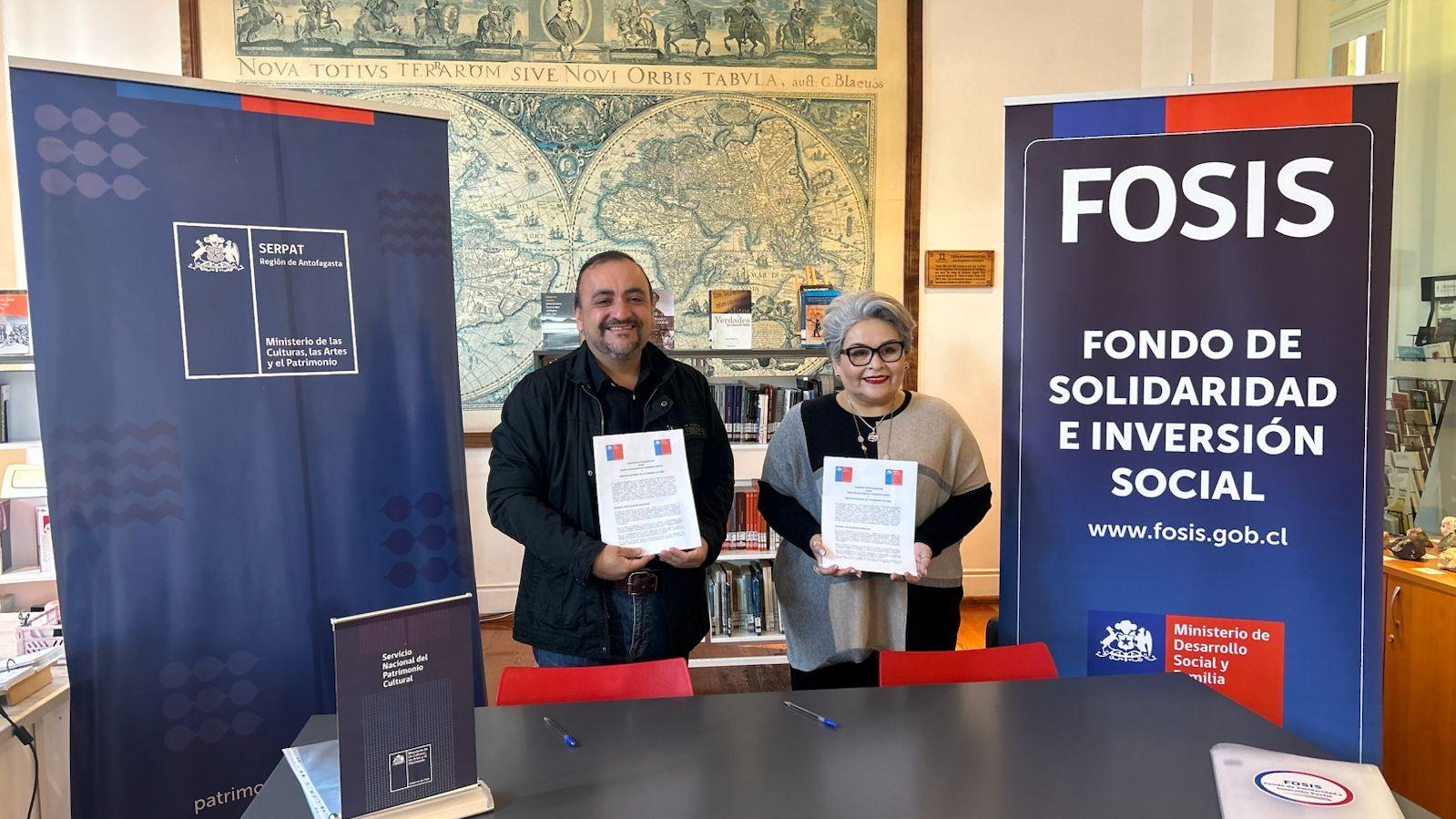 Firma de convenio colaboración Fosis y Serpat en Antofagasta