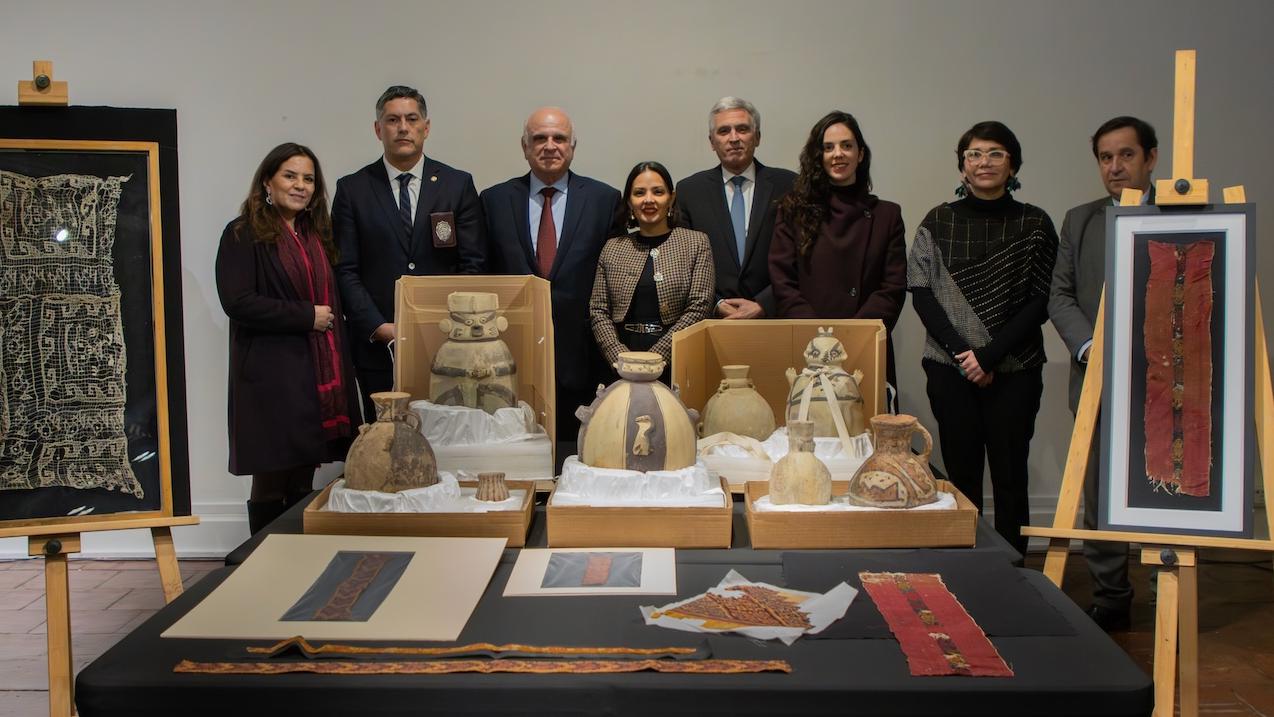 Devolución piezas arqueológicas a Perú