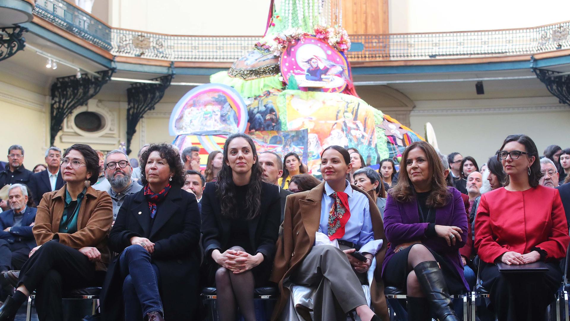 Autoridades de Culturas y Patrimonio en la ceremonia.