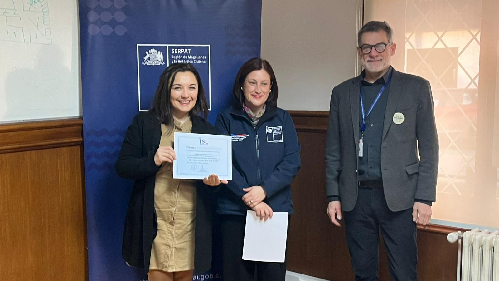Equipo Serpat Magallanes recibe certificaciones de curso impartido por ISL