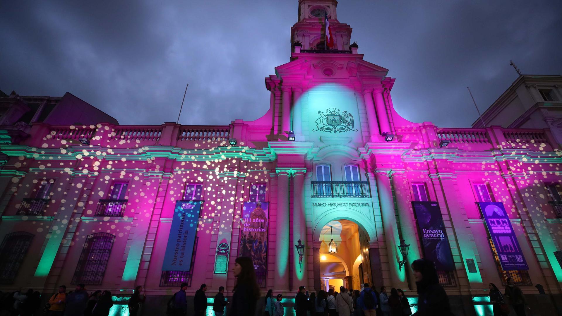 Luces en el frontis del Museo Histórico Nacional en Noche de Museos 2025