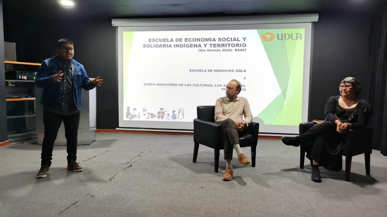 Expositores de la primera jornada de la Escuela de Economía Solidaria Indígena