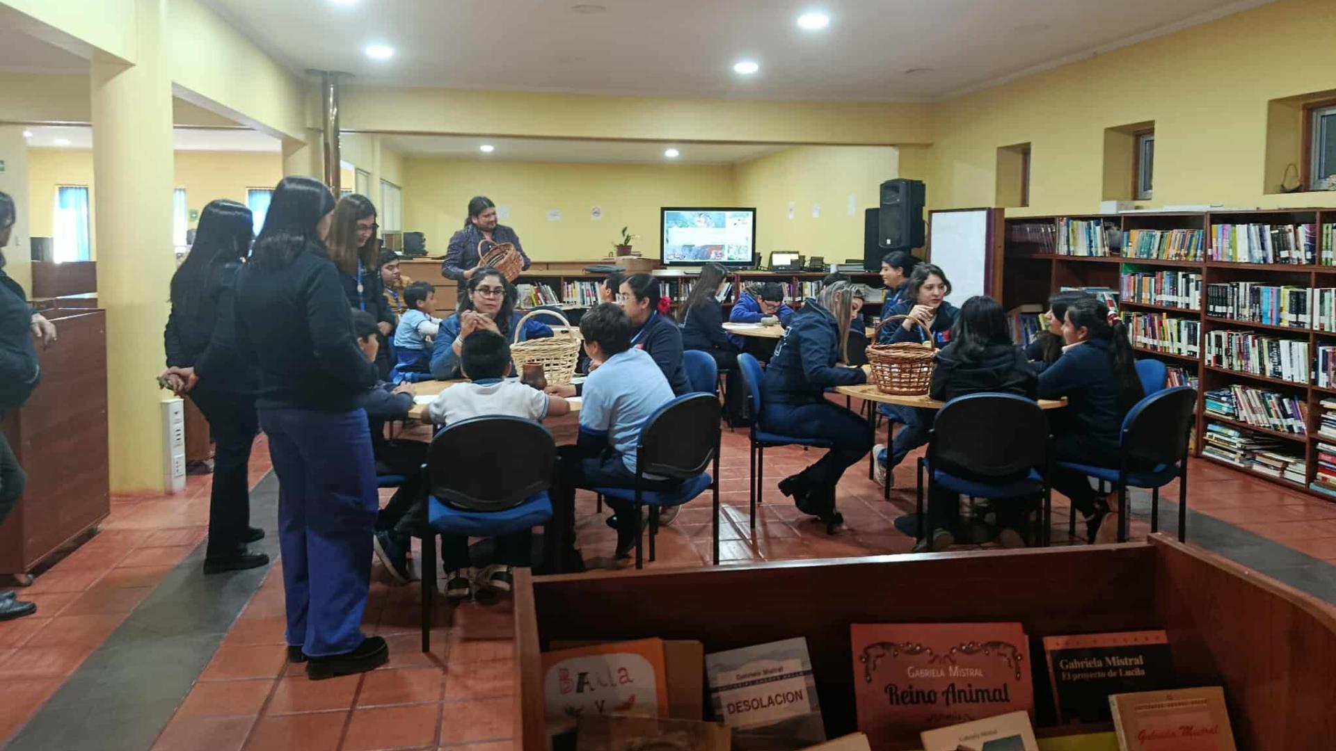 Taller en Biblioteca de Ñiquén