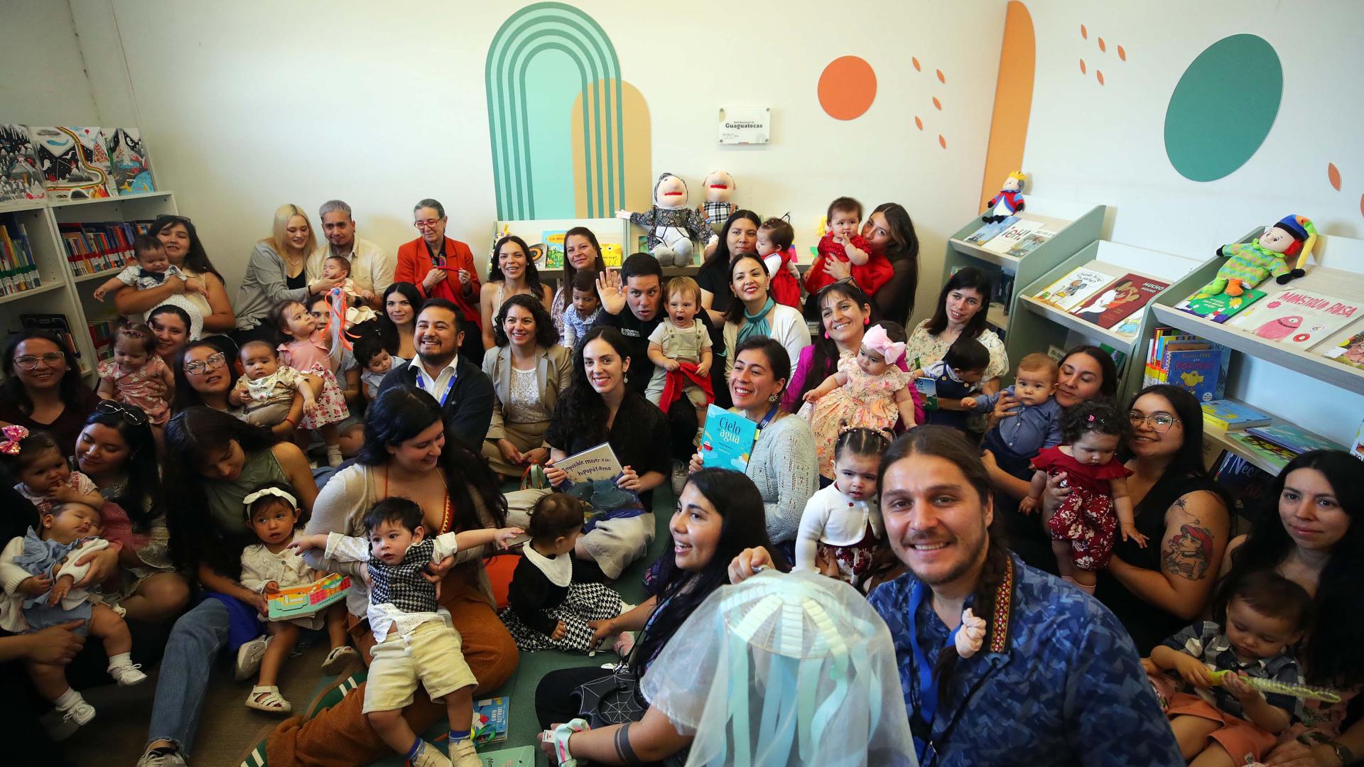 Asistentes a la inauguración de la Guaguateca