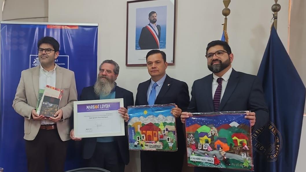 Entrega de reconocimiento Premio Margot Loyola 2025