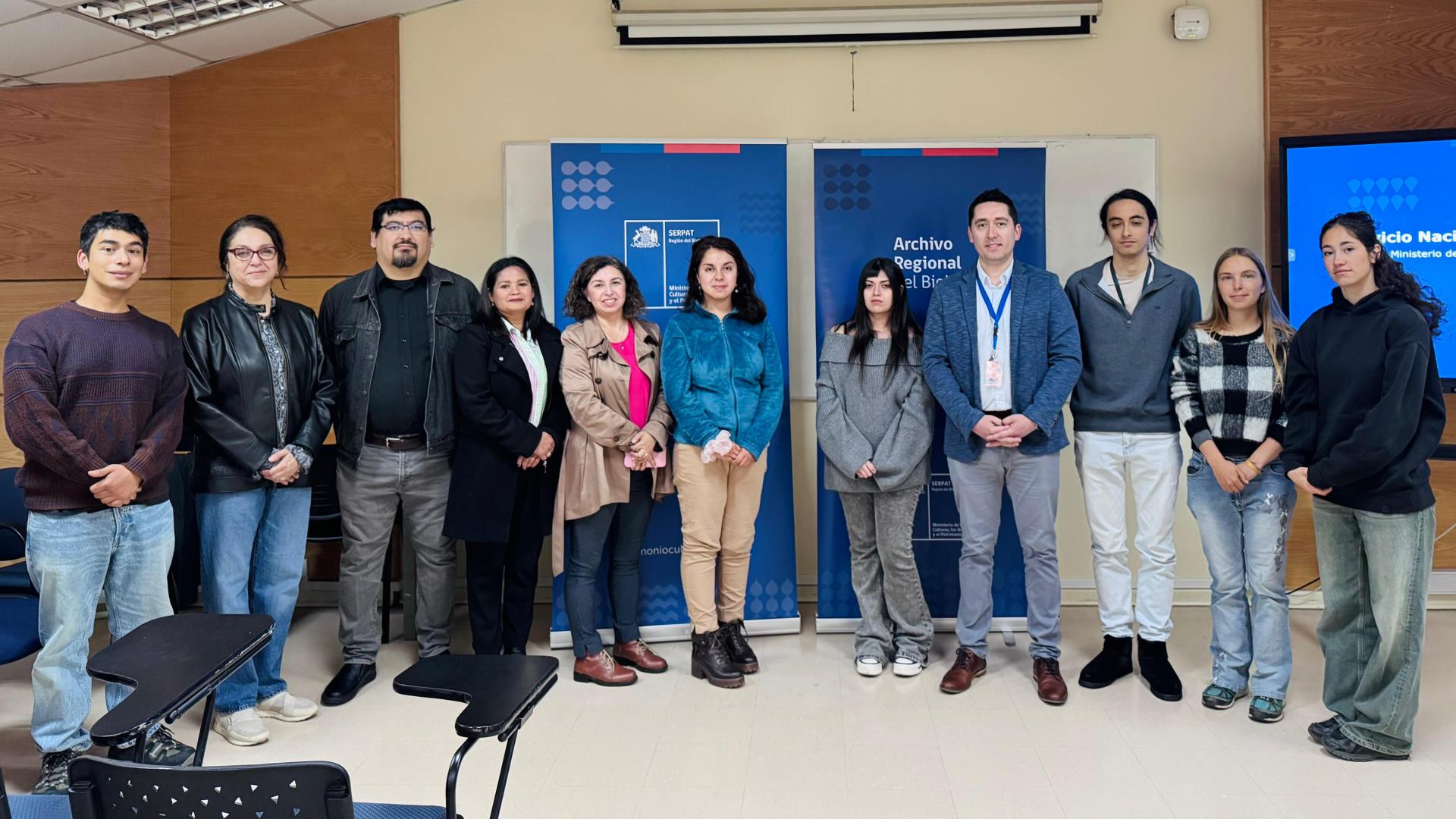 Estudiantes y equipo ARB