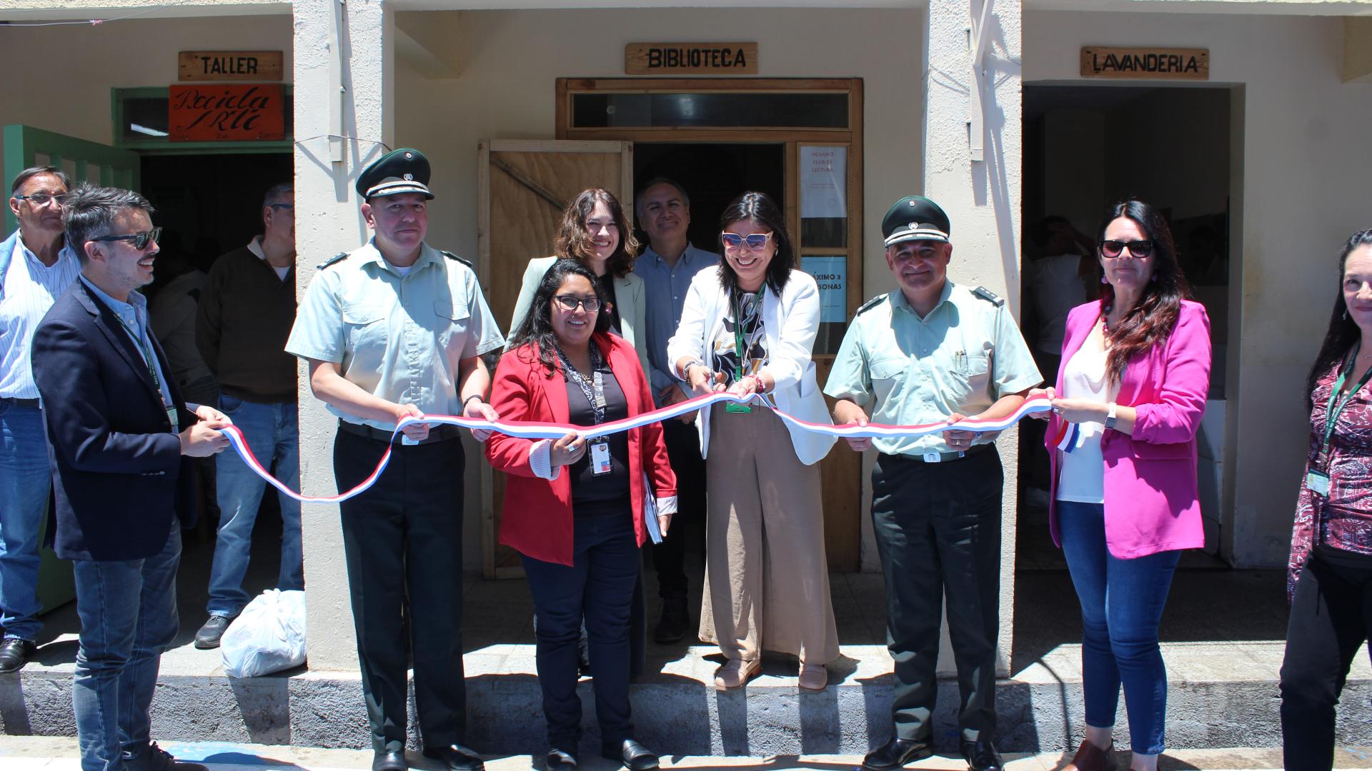 Complejo Penitenciario de Valparaíso inaugura su red de bibliotecas públicas con nuevo punto de préstamo