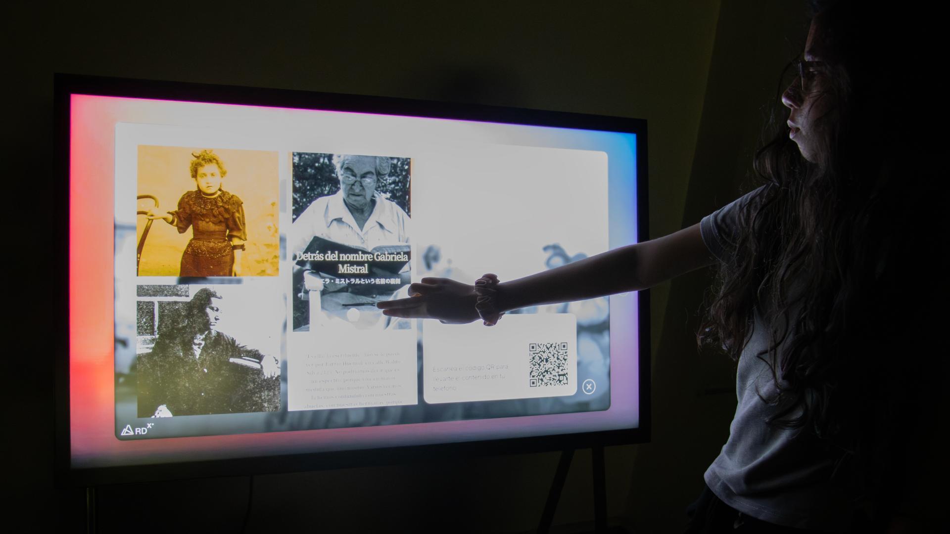 Exposición inmersiva e interactiva de Gabriela Mistral