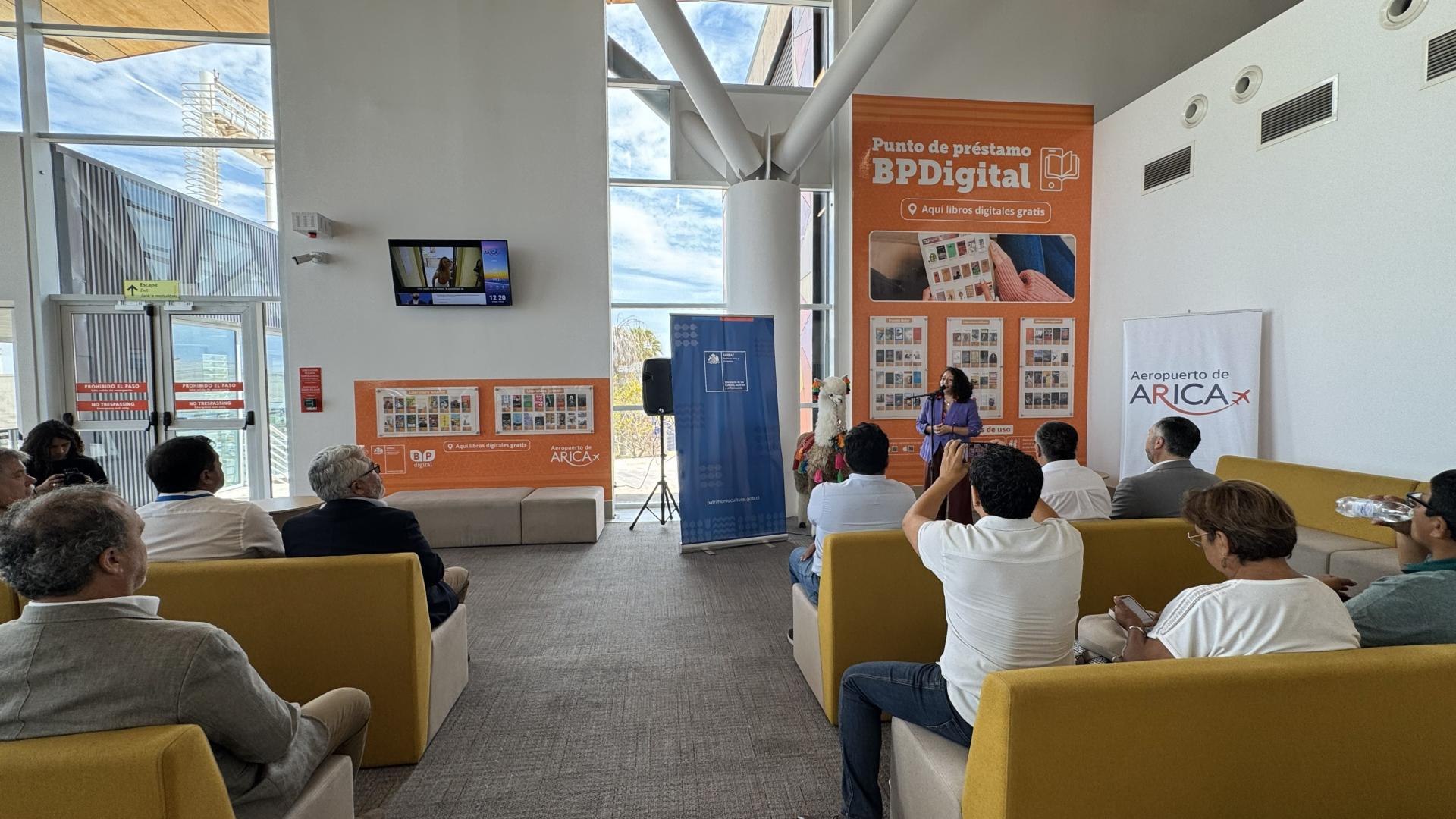 La Biblioteca Pública Digital tiene nuevo punto de préstamo en el aeropuerto Chacalluta de Arica