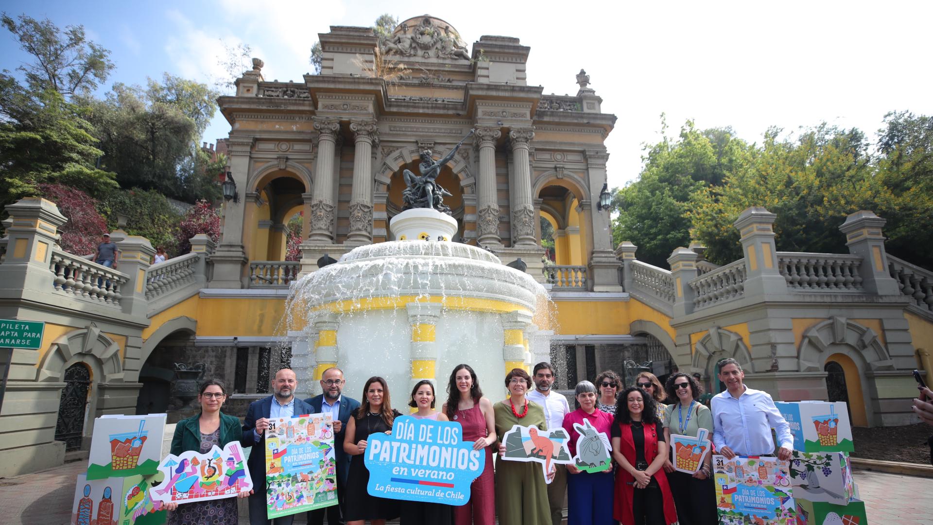 Autoridades y representantes de espacios culturales