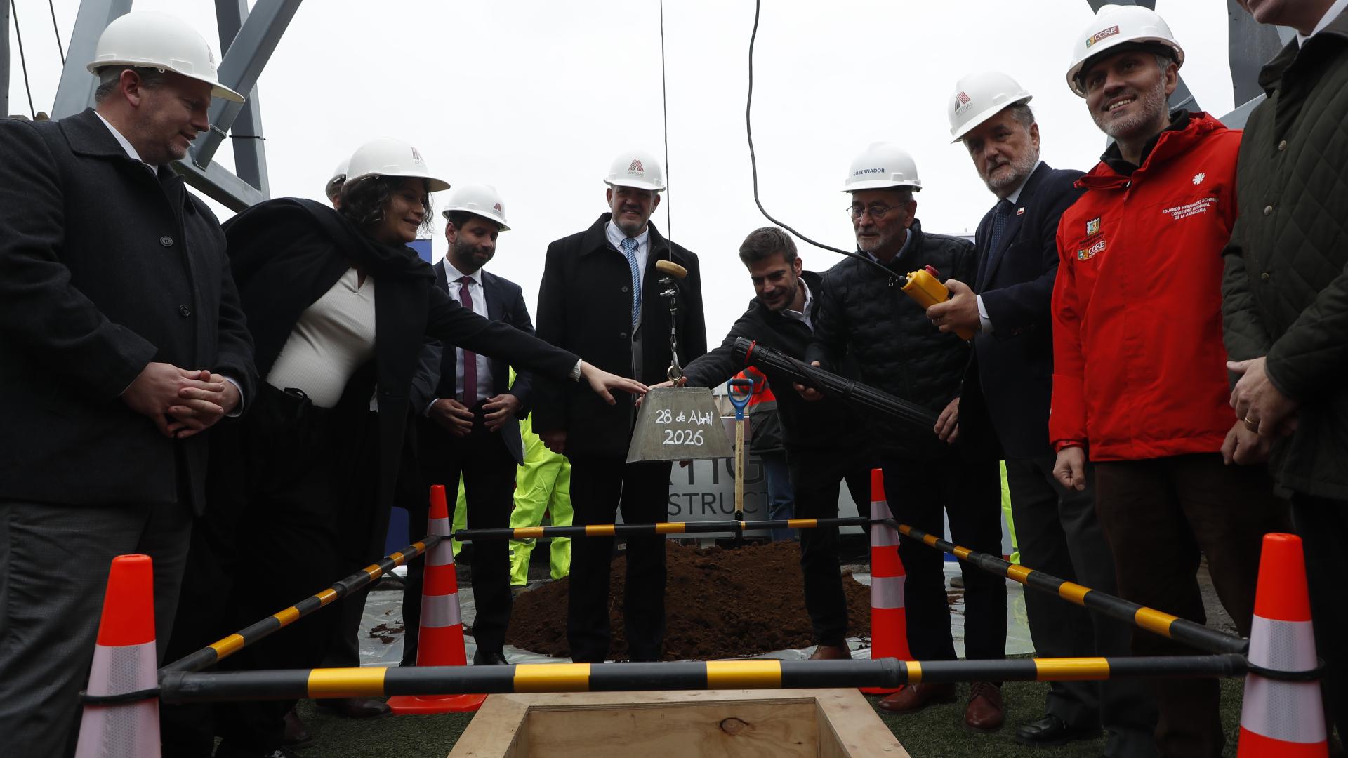 Autoridades de gobierno en el hito de la primera piedra de la Biblioteca Regional de La Araucanía