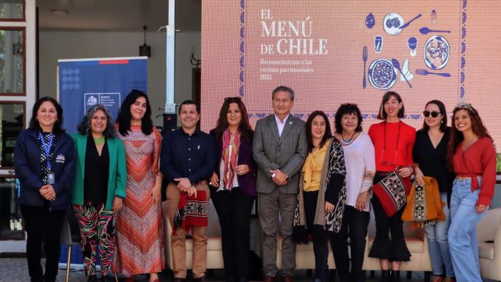 Autoridades, cultores e invitados al lanzamiento de la convocatoria 2024 del Menú de Chile 