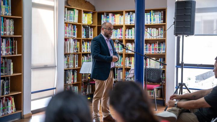 Gabriel Díaz habla en aniversario de Biblioteca de Huechuraba
