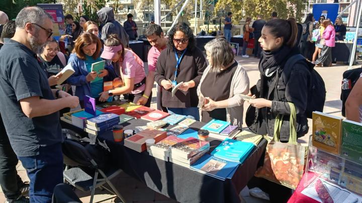Stand del Serpat en Book Santiago 
