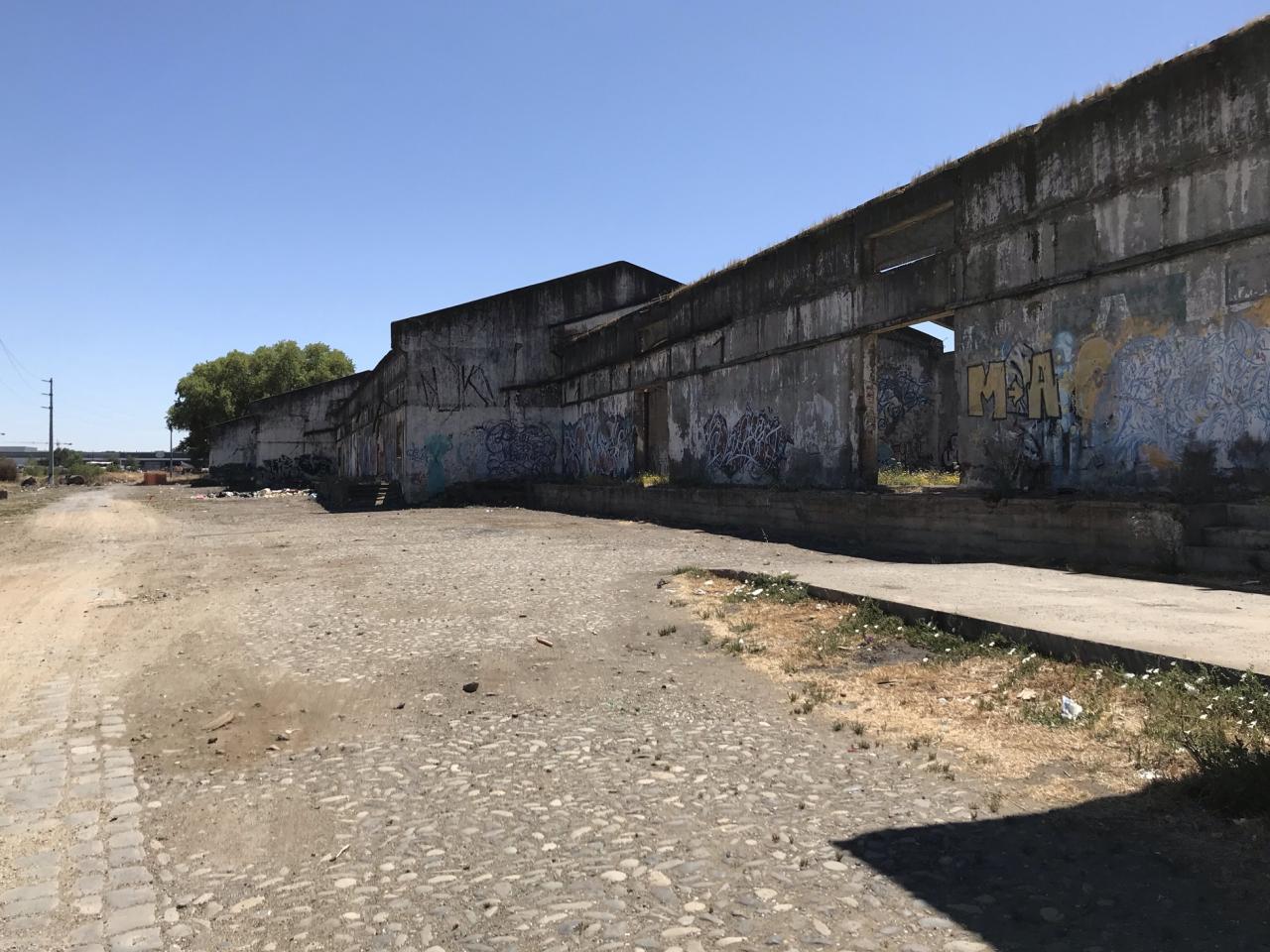 Vista poniente de las estructuras donde funcionara el Museo Regional de Ñuble