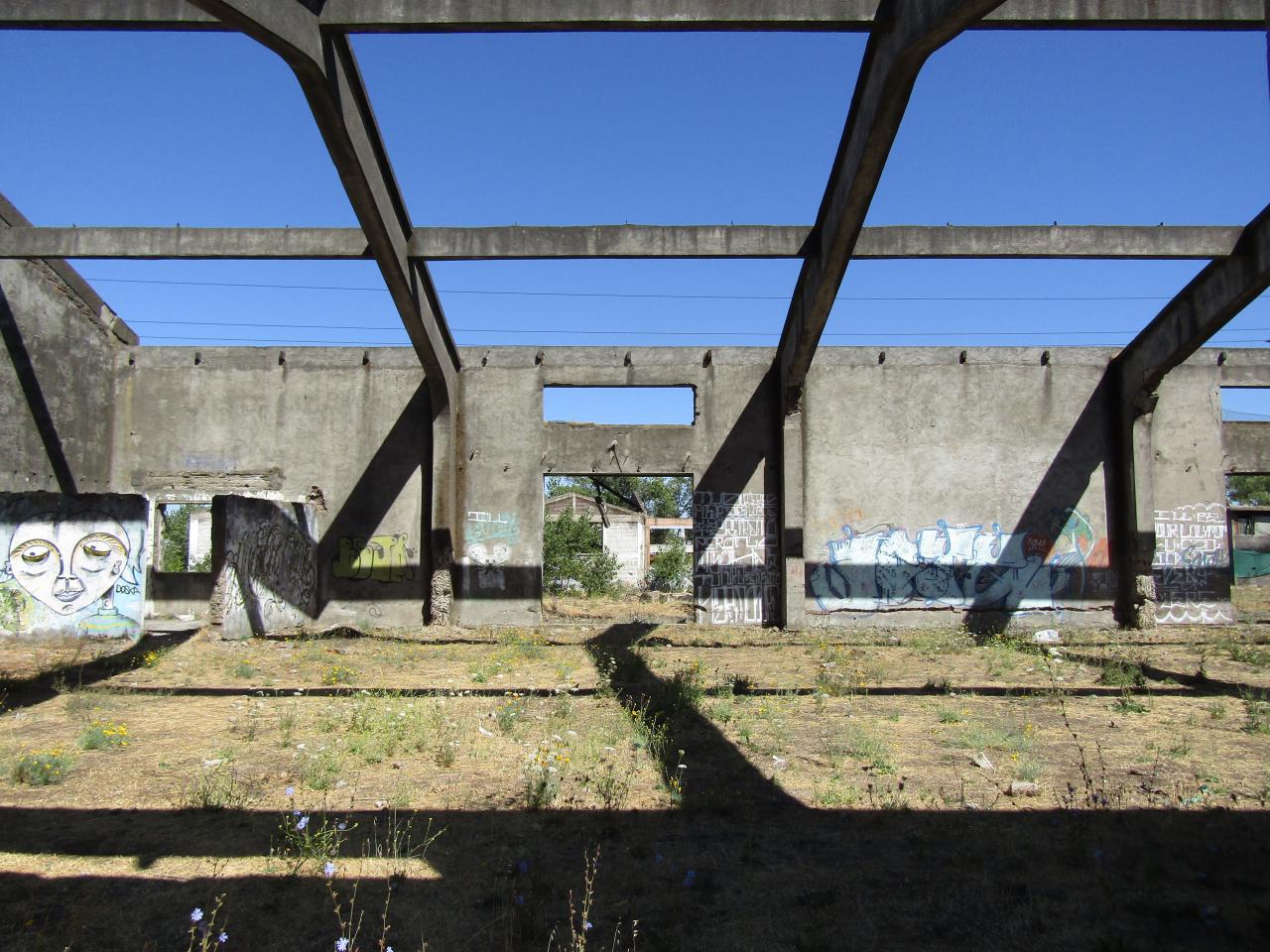 Vista interior lateral de las estructuras donde funcionara el Museo Regional de Ñuble