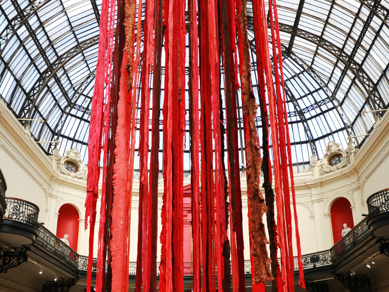 Detalle exposición &amp;quot;Soñar el agua&amp;quot; de Cecilia Vicuña en el MNBA