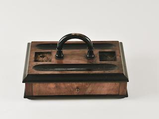 Traveling Desk (frontal view)