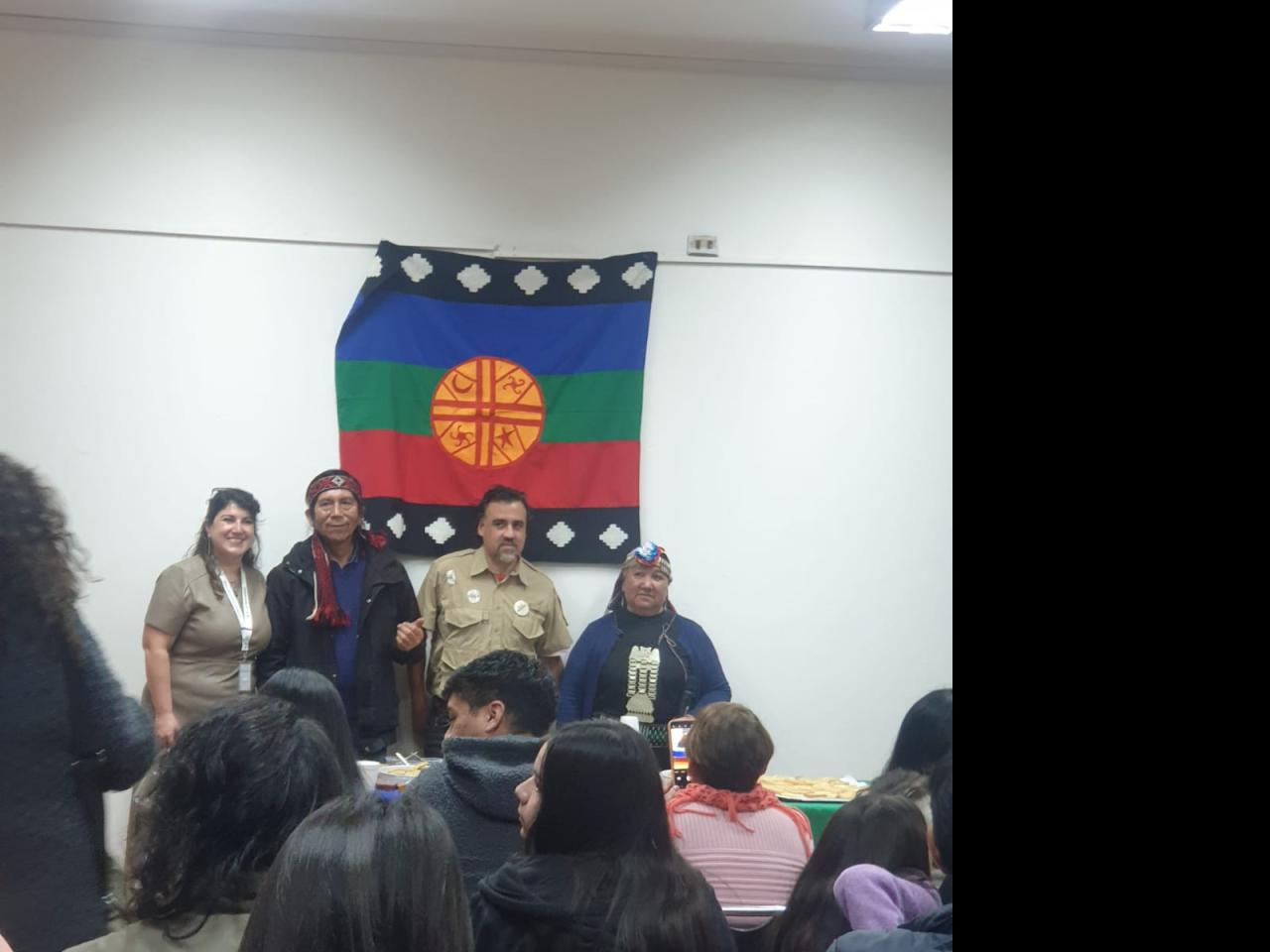 Directora Servicio del Patrimonio Leslie Araya, Ulkantufe (cantor) Joel Maripil, Encargado de Pueblos Originarios Pablo Ramírez y Lamngen Josefina Railaf Curaqueo