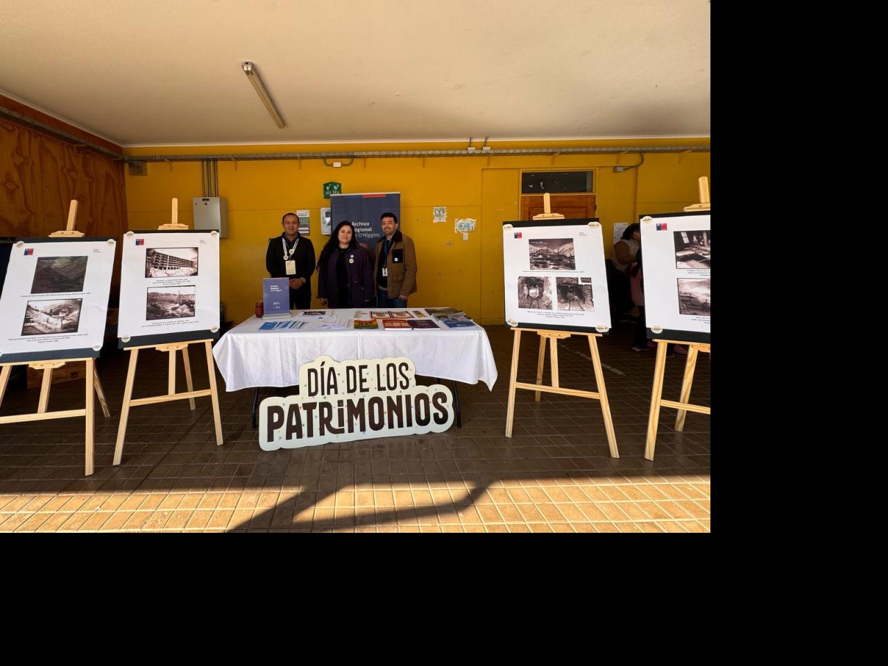 Equipo Archivo Regional stand en San Vicente de Tagua Tagua