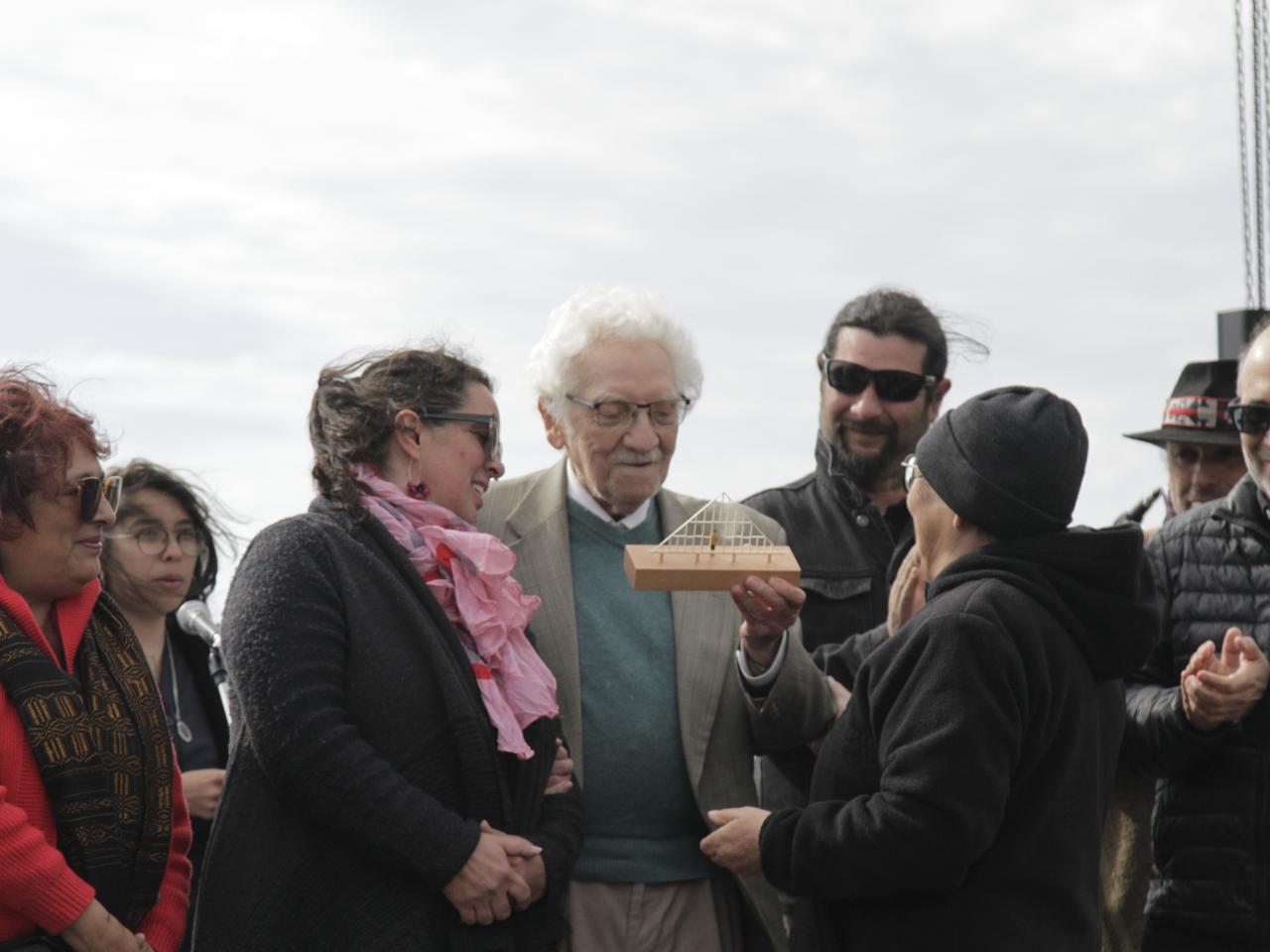 Fernando Martínez, Haydee Oberreuter (recibió su hija el reconocimiento en nombre de su madre) Francia Jamett, Milko Caracciolo y Jorge Quinteros.
