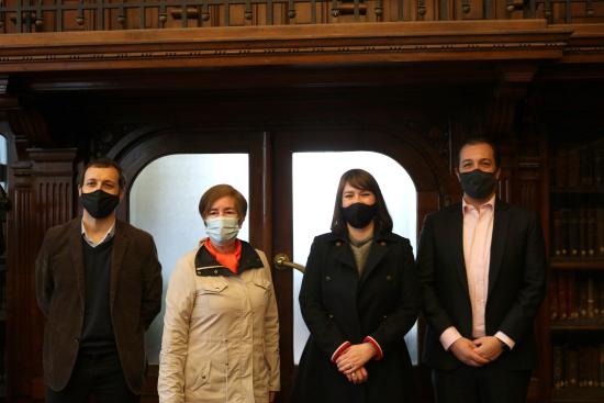 Paula Larraín asumió como subdirectora del Sistema Nacional de Bibliotecas Públicas en ceremonia encabezada por Emilio De la Cerda, subsecretario del Patrimonio Cultural; Gabriela Lucero, quien subrogó la Subdirección SNBP; y Carlos Maillet, director del