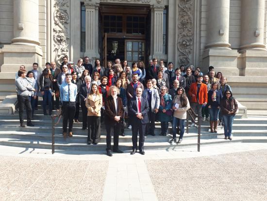 Autoridades y funcionarios de la Dibam conociendo el nuevo rostro del Museo Nacional de Bellas Artes