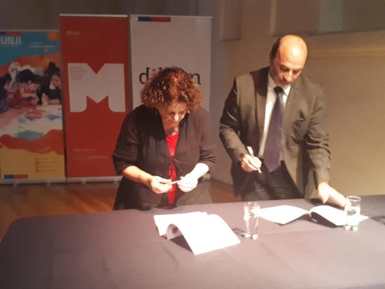 Director de la Dibam y la directora regional de Junji firman convenio que implenta  en 31 jardines infantiles el programa “Jugando conozco mi patrimonio” 
