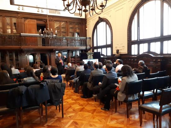 Director de la Dibam , Ángel Cabeza exponiendo el tema: “El patrimonio de Chile y América Latina y su proyección frente a los nuevos desafíos del siglo XXI.”