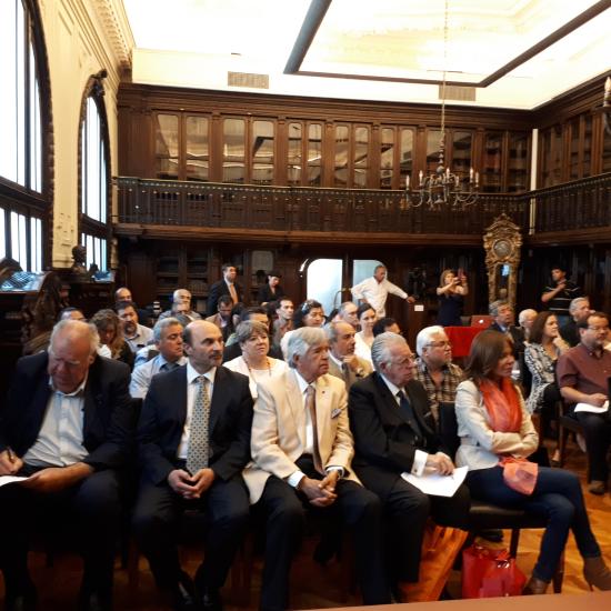 Director de la Dibam Ángel Cabeza, junto a los invitados al primer congreso de la Asociación de Museos de Chile AMUCH