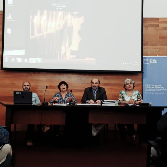 Director de la Dibam, Ángel Cabeza presentando el libro sobre Derechos Humanos en el Archivo Nacional 