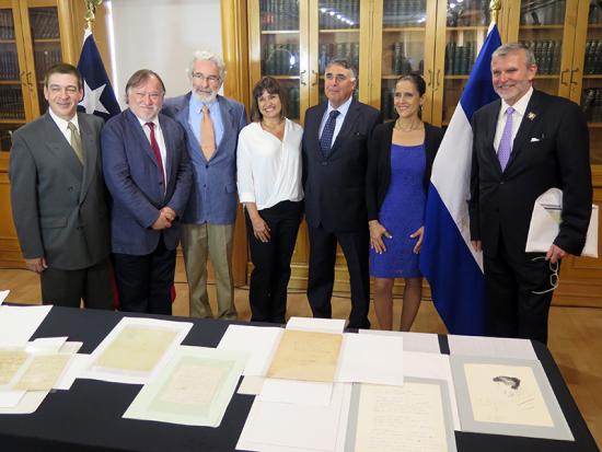 A la ceremonia asistieron autoridades del gobierno de Chile y Nicaragua, de la Biblioteca Nacional y los bisnietos del poeta.