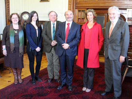 Director de la Dibam, Ángel Cabeza, junto a Consejera Cultural de la Embajada de España en Chile, Rebeca Guinea