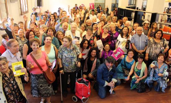 Usuarios y equipo de la Biblioteca de Santiago celebraron la inauguración de la Sala +60.