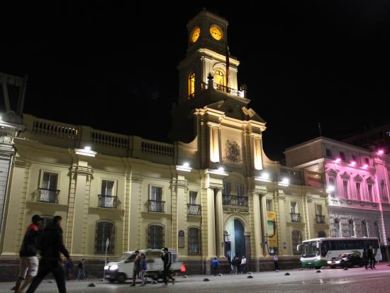 Este domingo 17 de diciembre, por la elección presidencial,  todas las  instituciones Dibam permanecerán cerrada a público 