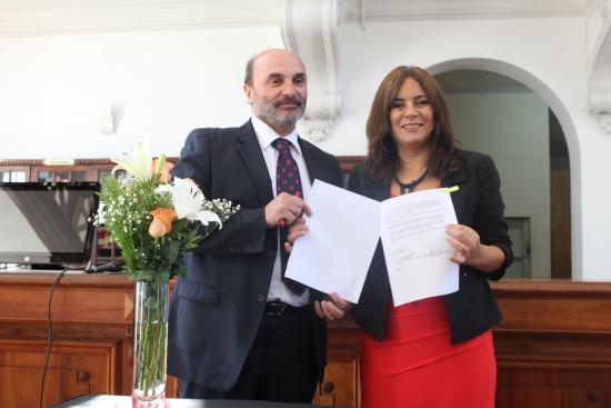 Director de la DIbam, Ángel Cabeza, y directora regional CNCA Valparaíso, Nélida Pozo.