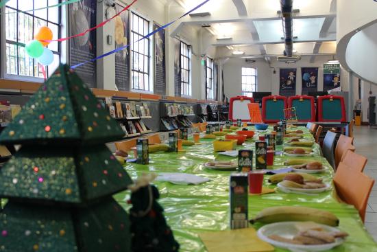 Los niños participaron de actividades de fomento lector y disfrutaron también de un desayuno organizado por los funcionarios.