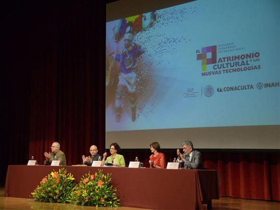 Antonio Saborit, Diego Prieto, Teresa Franco, Valerie Megar, y José Enrique Ortiz Lanz, representantes de distintas instituciones culturales de México. Foto Héctor Montaño, INAH.