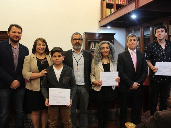 Ganadores del concurso junto a autoridades presentes.
