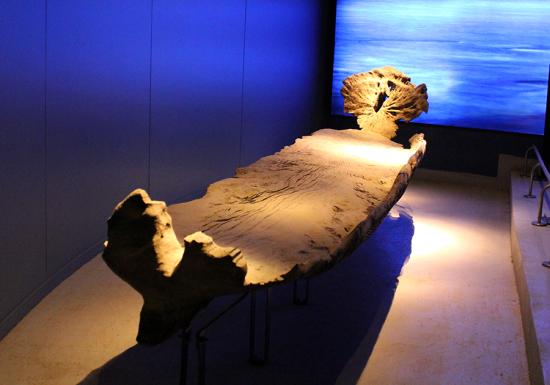 Wampo en exhibición sala "Nometulafken". Colección Etnográfica, Museo Mapuche de Cañete. N° de inventario: 136-5-15. Fotografía Patricia Muñoz.